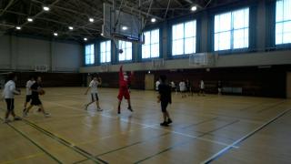 バスケットボール部の練習風景