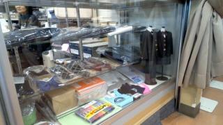 このような感じでネクタイなどを売っています
